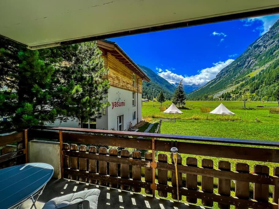 Panorama Apartment For 4 Near Zermatt Täsch Exteriör bild