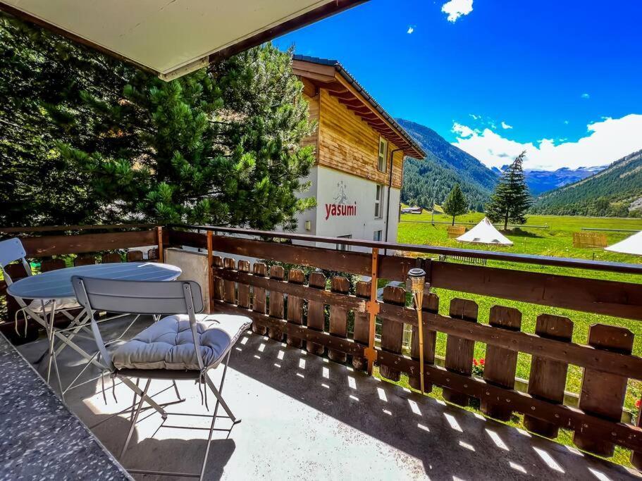 Panorama Apartment For 4 Near Zermatt Täsch Exteriör bild